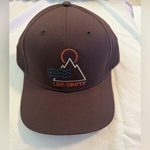 Brown Patagonia Live Simply Roger That